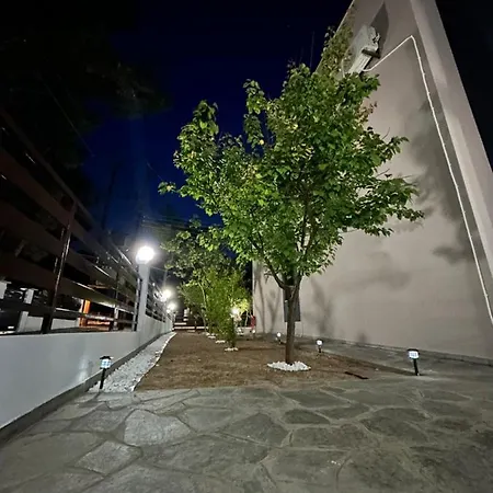 R Lux * Nea Kallikrateia